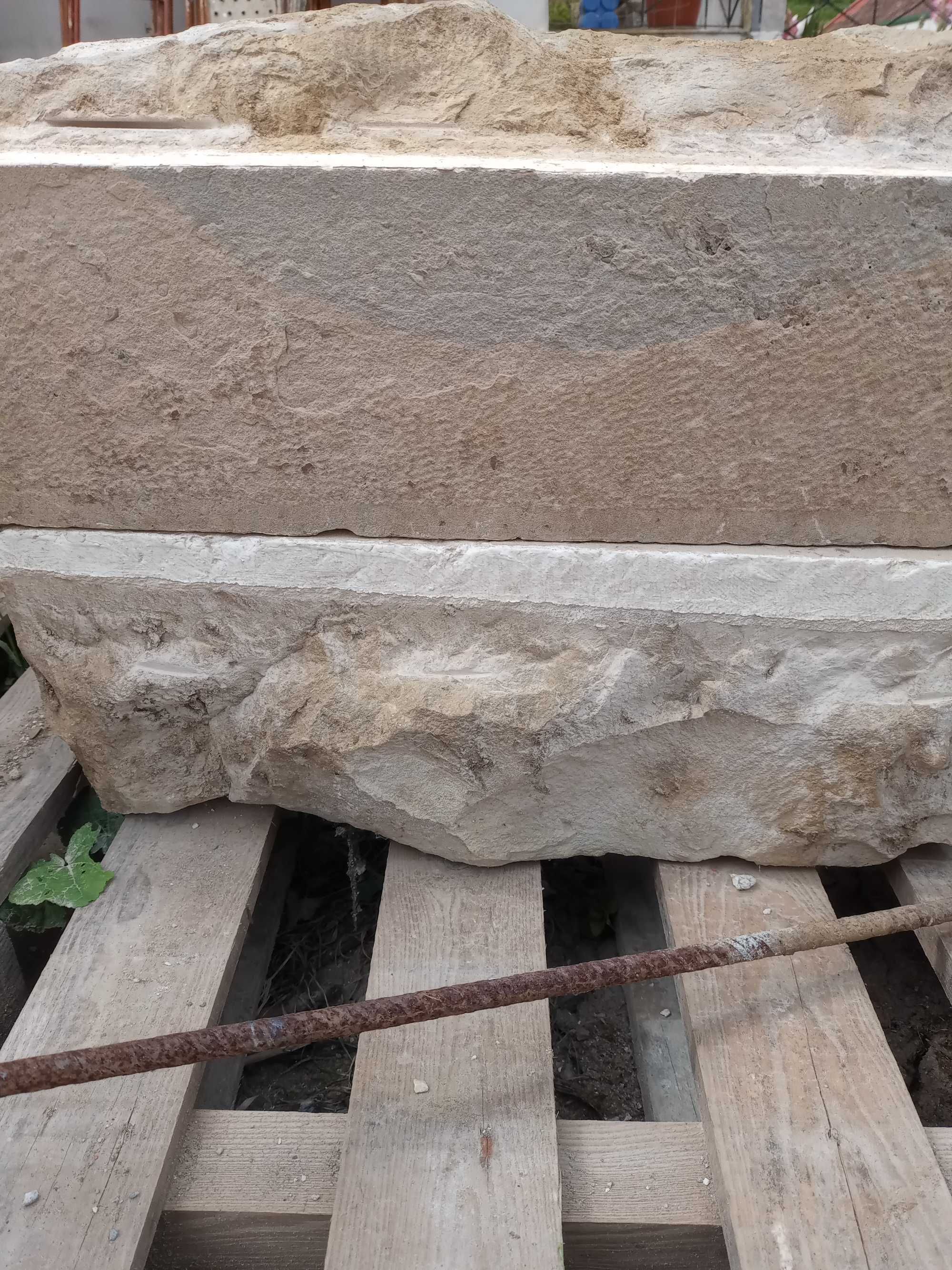 Cantoneiras em pedra antiga