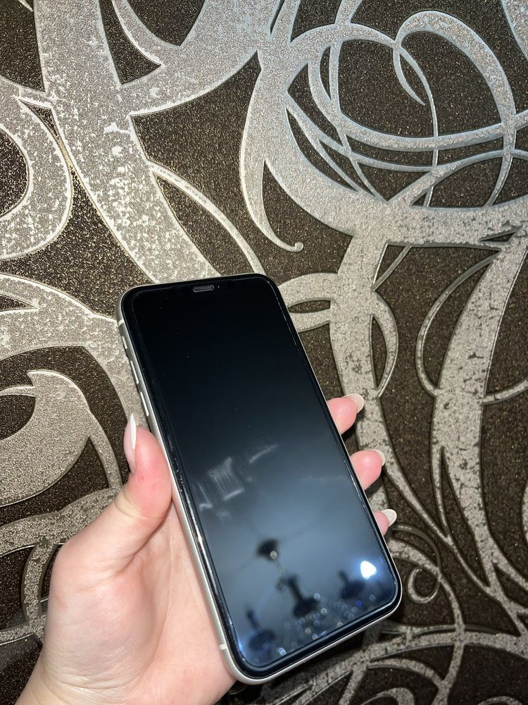 iPhone 11 в идеальном состоянии