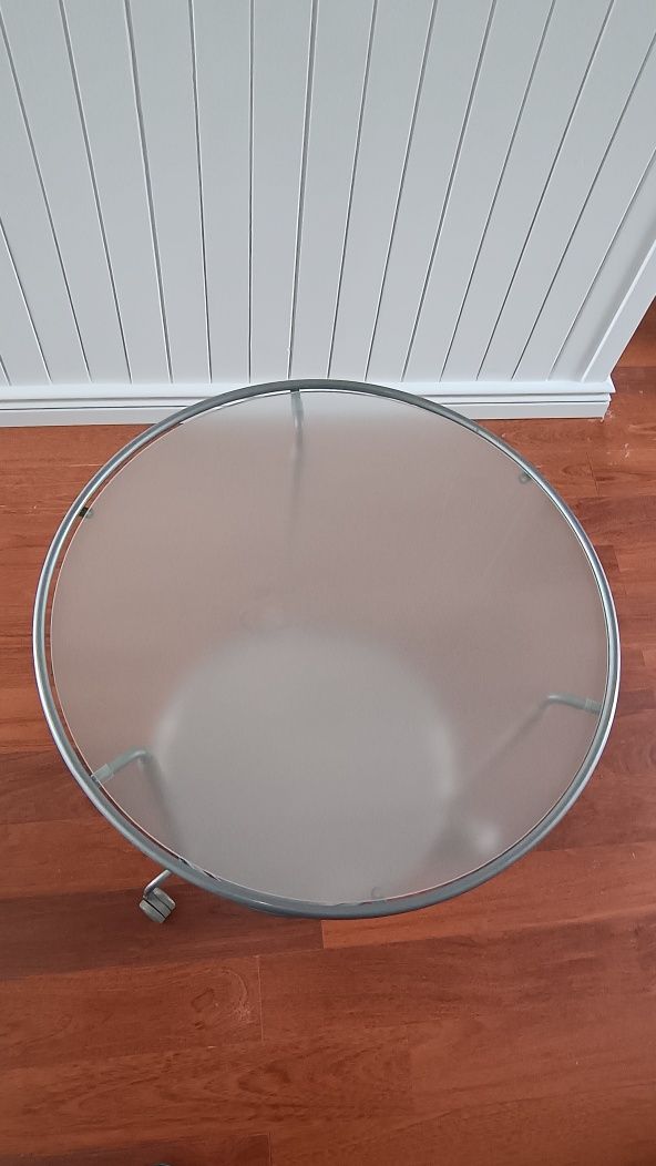 Szklany stolik kawowy ikea na kółkach