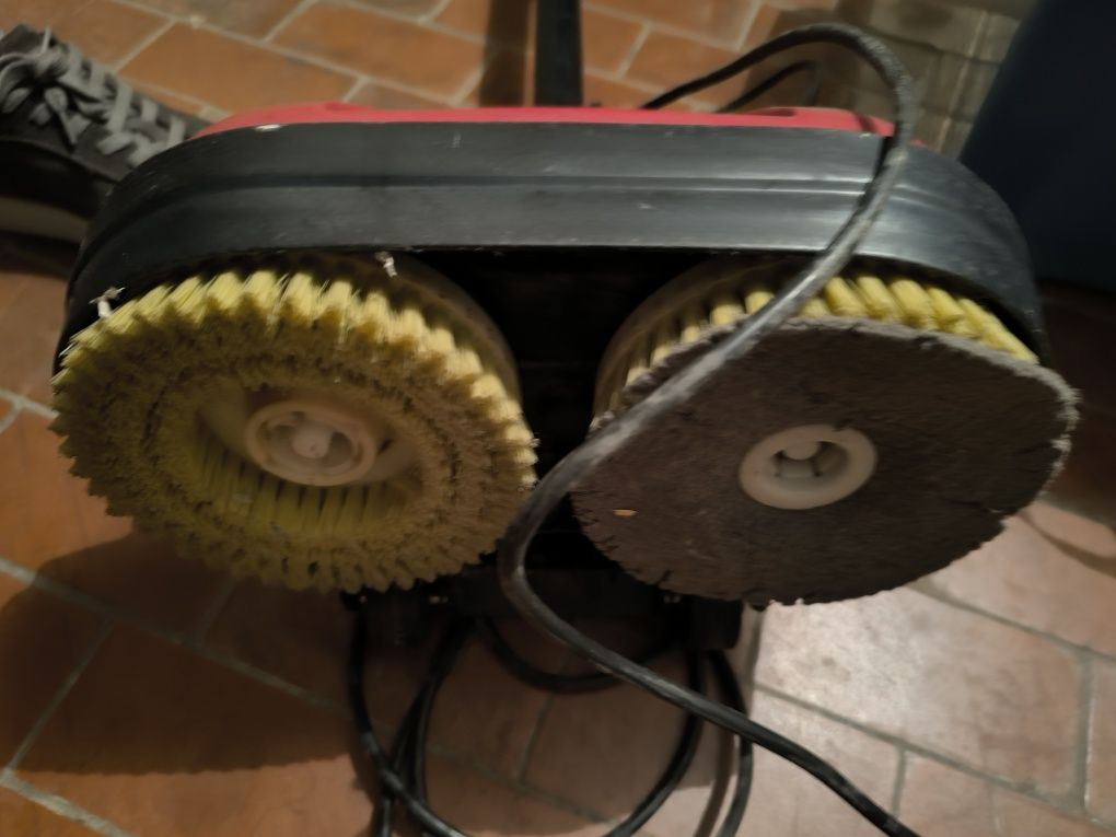 Máquina polidora e enceradora