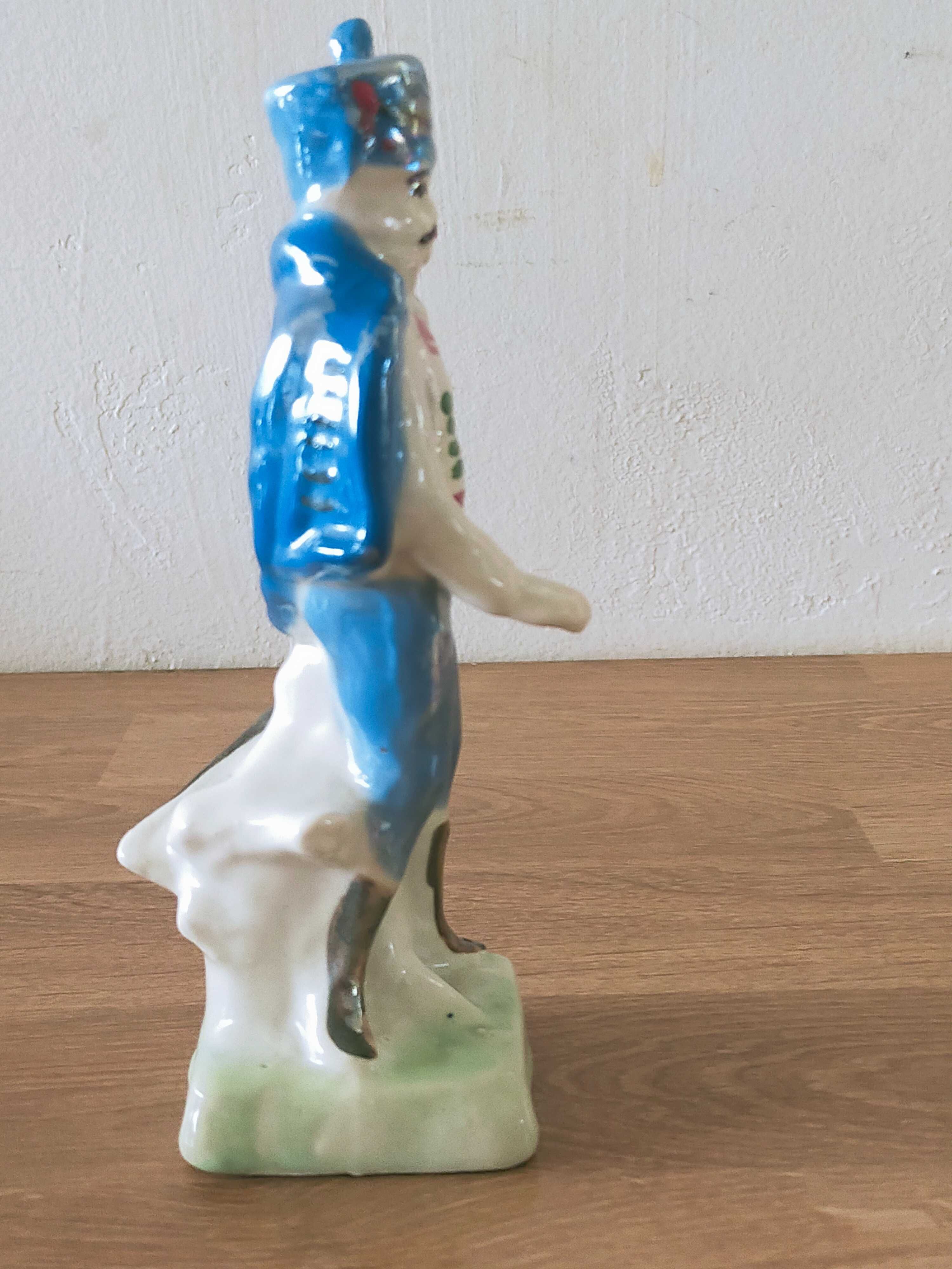 figurka zołnierza z porcelany