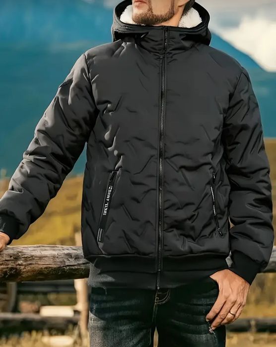 Чоловіча спортивна вологотримка куртка.