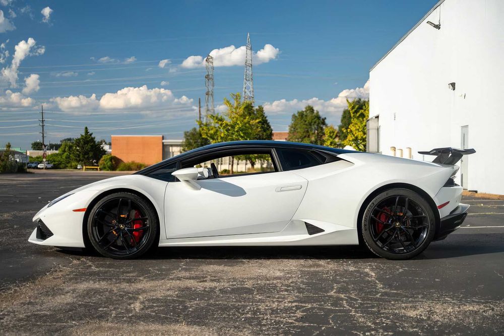 Lamborghini Huracan      2015