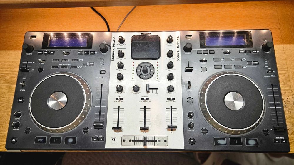 Zestaw DJ: Numark MixDeck + iPod Classic 80 GB – Gotowy do gry!