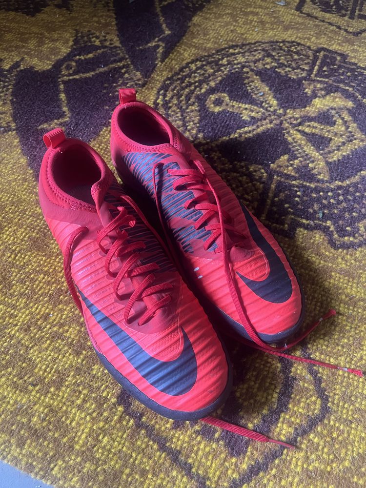 Продам сороконіжки футзалки Nike