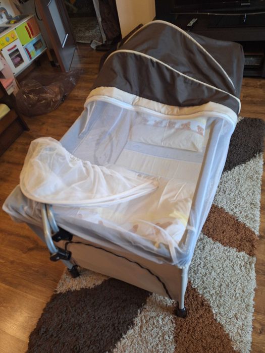 Sprzedam turystyczne łóżeczko firmy Lionelo z akcesoriami exstra.