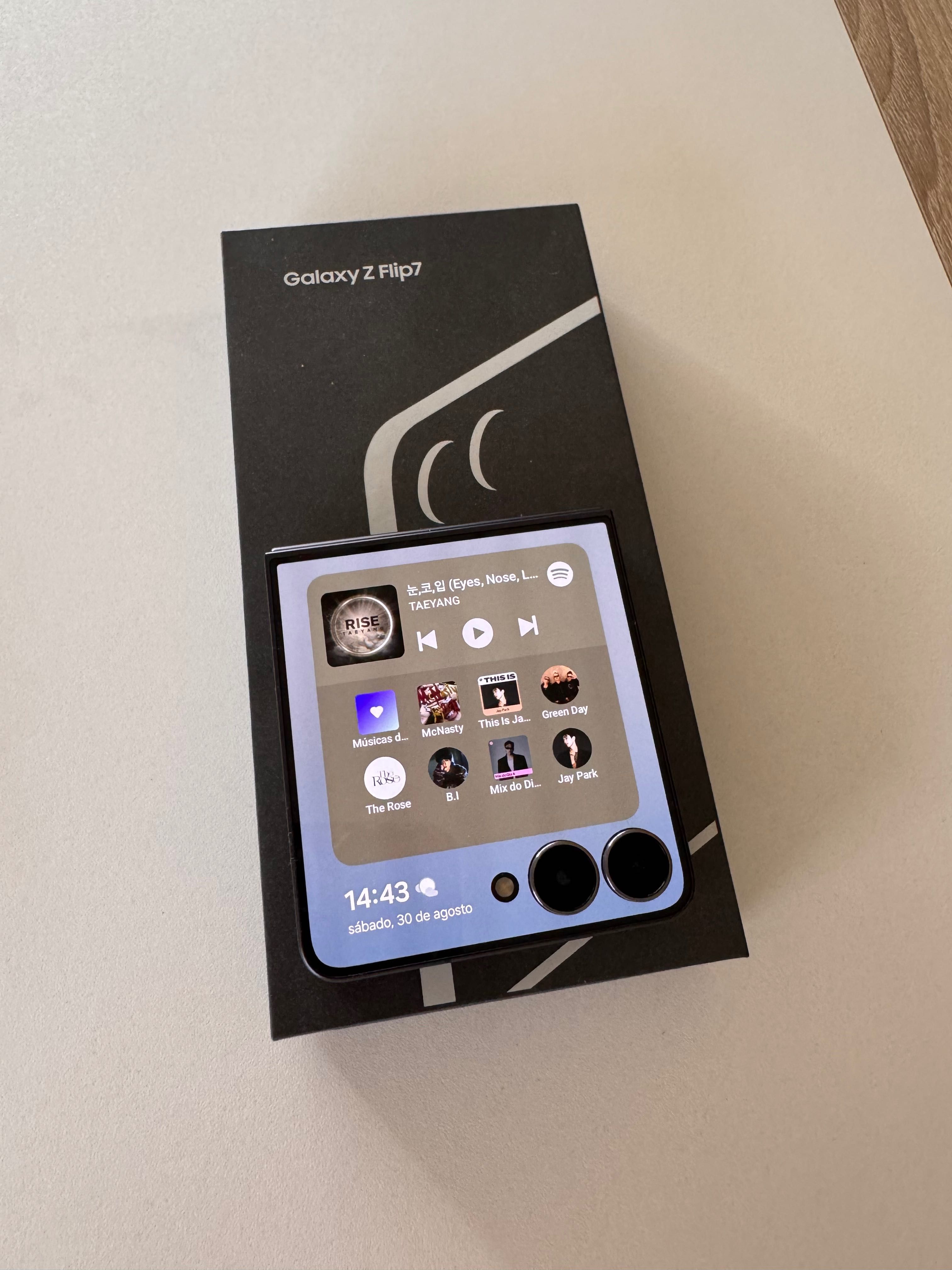 Vendo Samsung Zflip 7 512gb preto novo