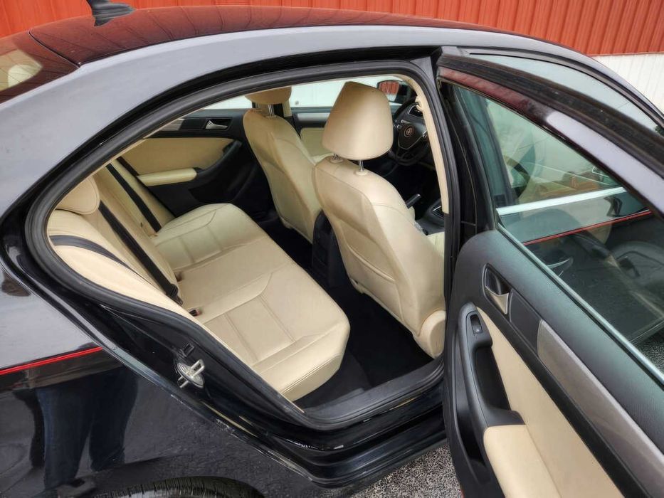 Volkswagen Jetta      2017