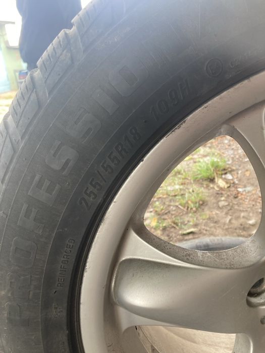 Продам шини зимові 255,55r18