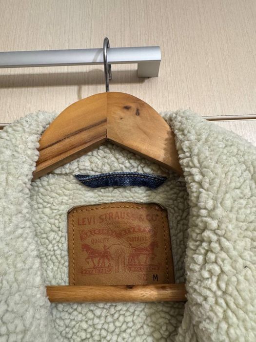 Шерпа Levis, Carhartt джинсова куртка