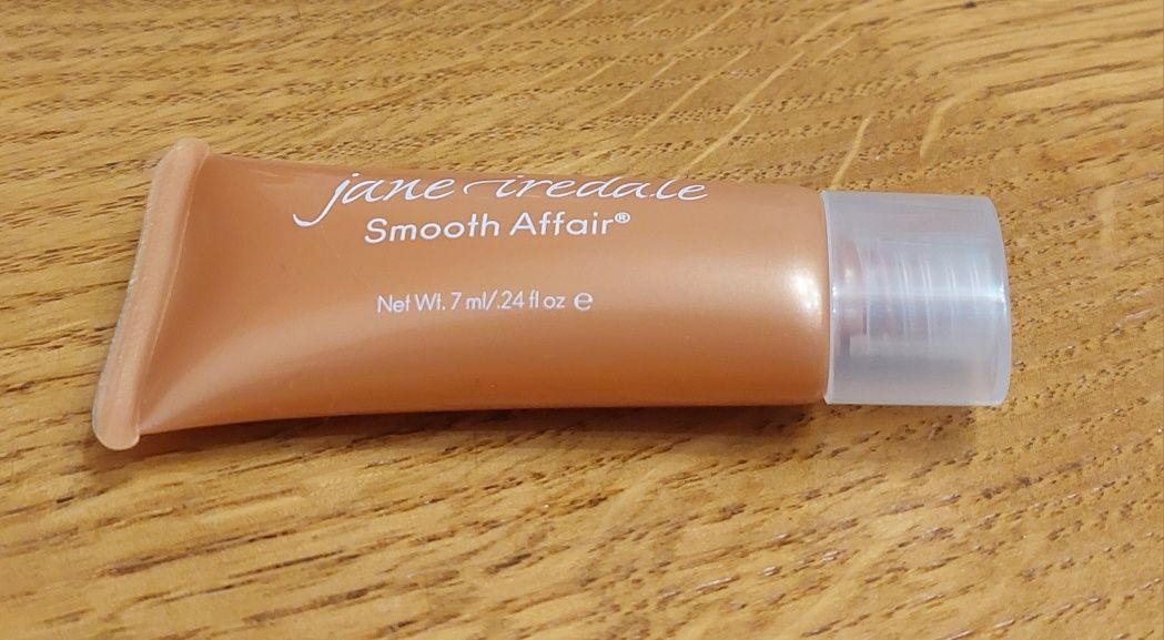 Rozświetlacz do twarzy Jane Iredale Smooth Affair