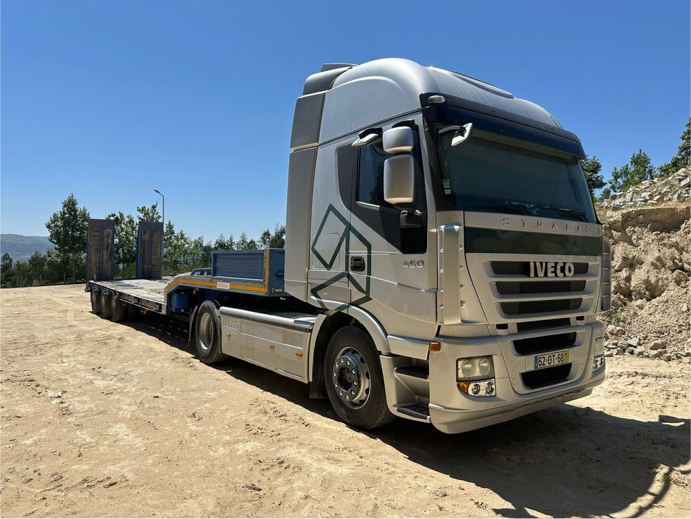 Camião Iveco Stralis + Porta-máquinas de 3 eixos