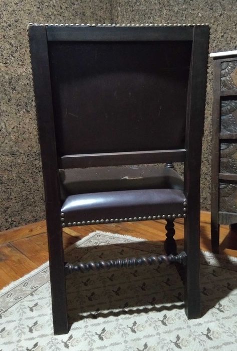 Cadeirão com Torcidos e Termidos em Madeira de Pau Santo e Couro