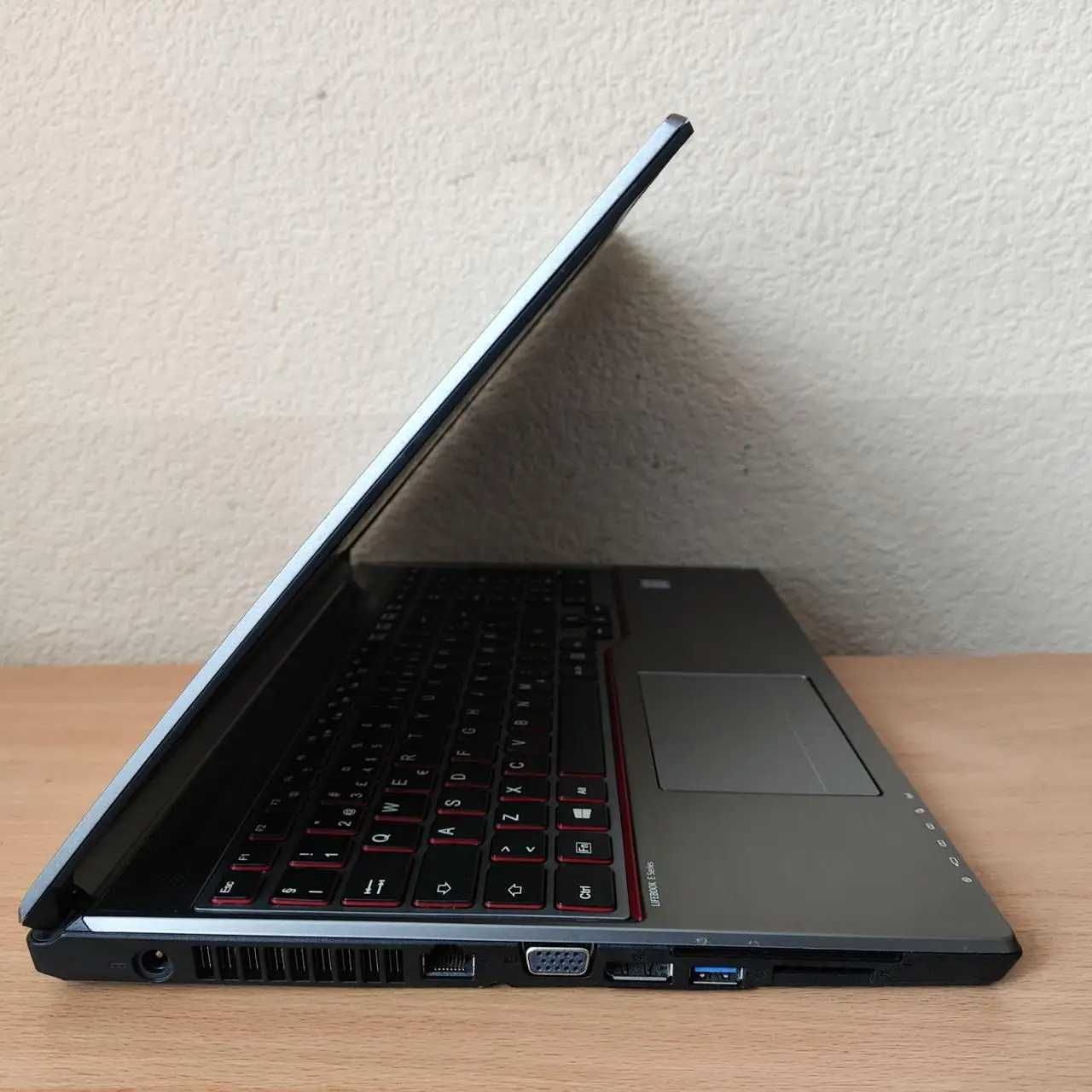 Ноутбук Fujitsu E756 15.6 FullHD IPS i5 6300u 6Gen/8Gb DDR4/256SSD