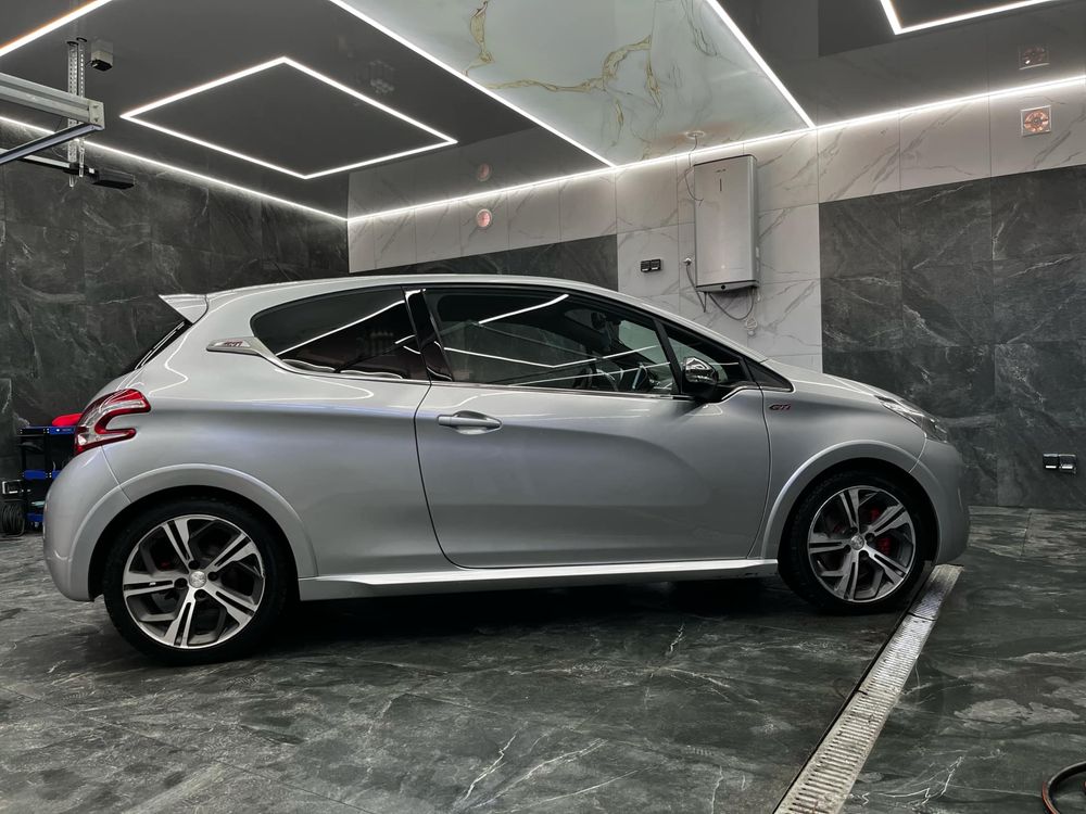 Peugeot 208 gti 200 km serwis