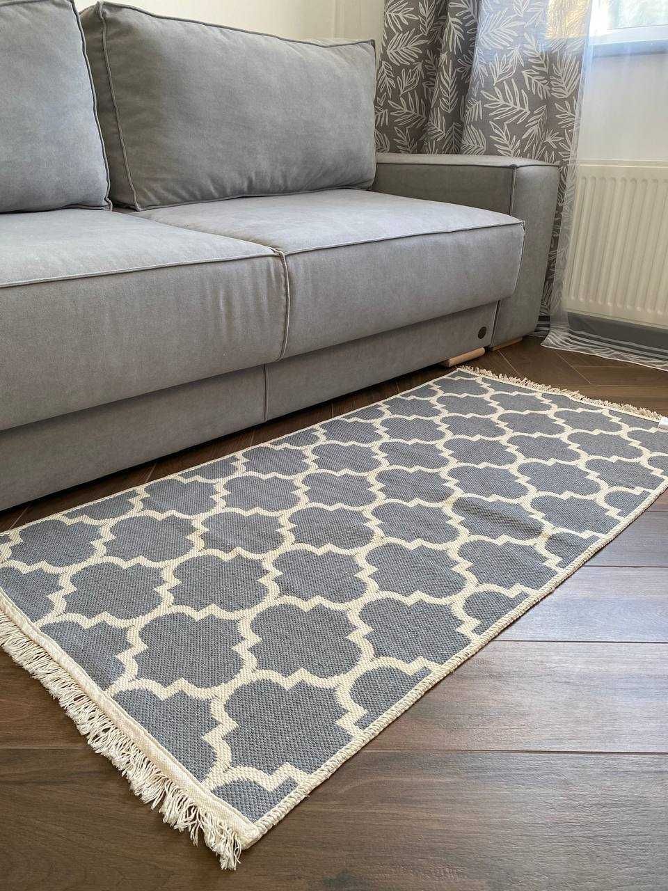 Сіро-білий двосторонній безворсовий килим для дому