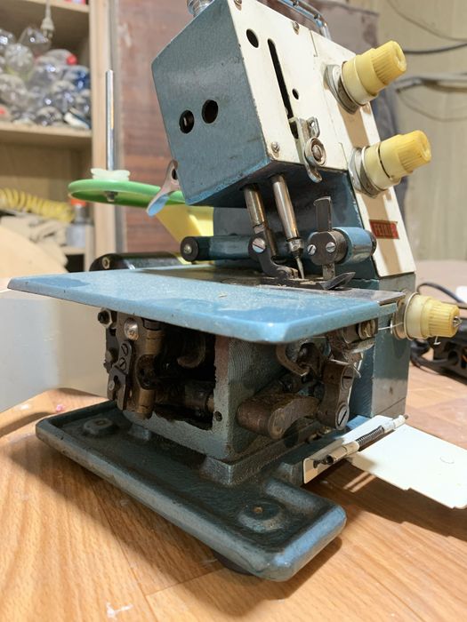 Оверлок, швейная машина