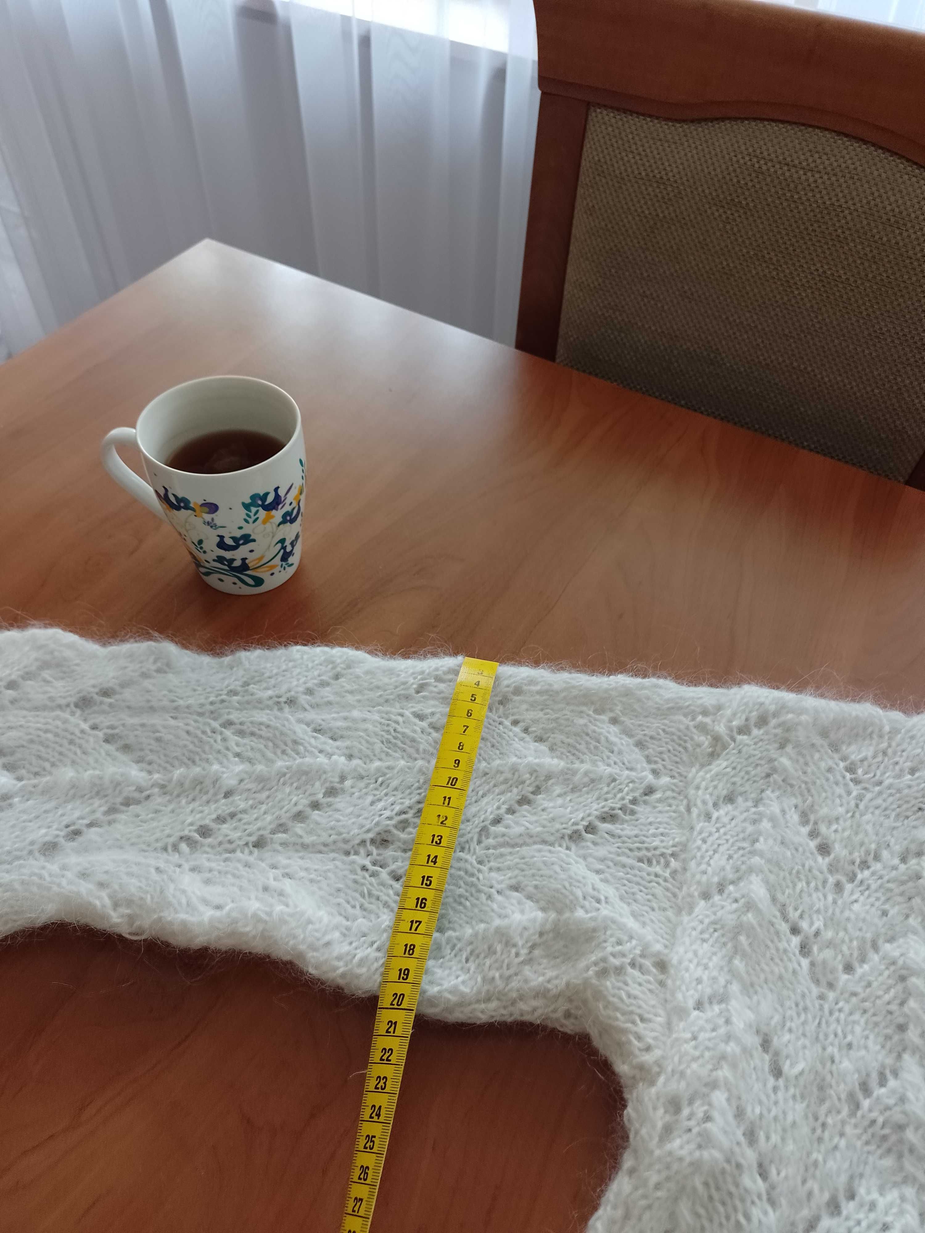 Damski sweter moherowy ręcznie dziany.