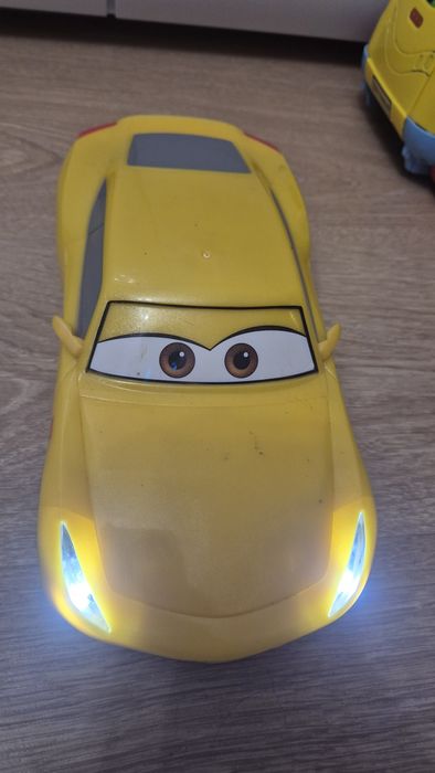 Лот фірмових автівок