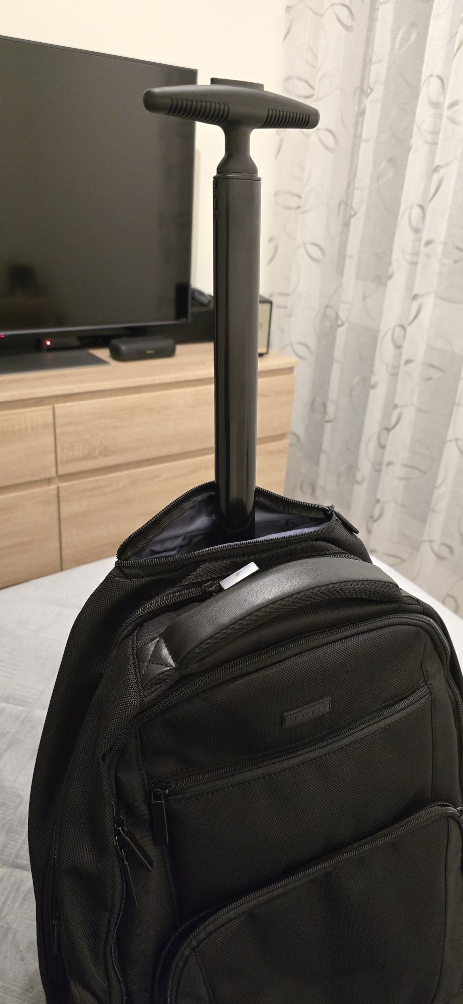 Mochila Targus TSB700 com Rodas para Laptop até 15,6" Preta
