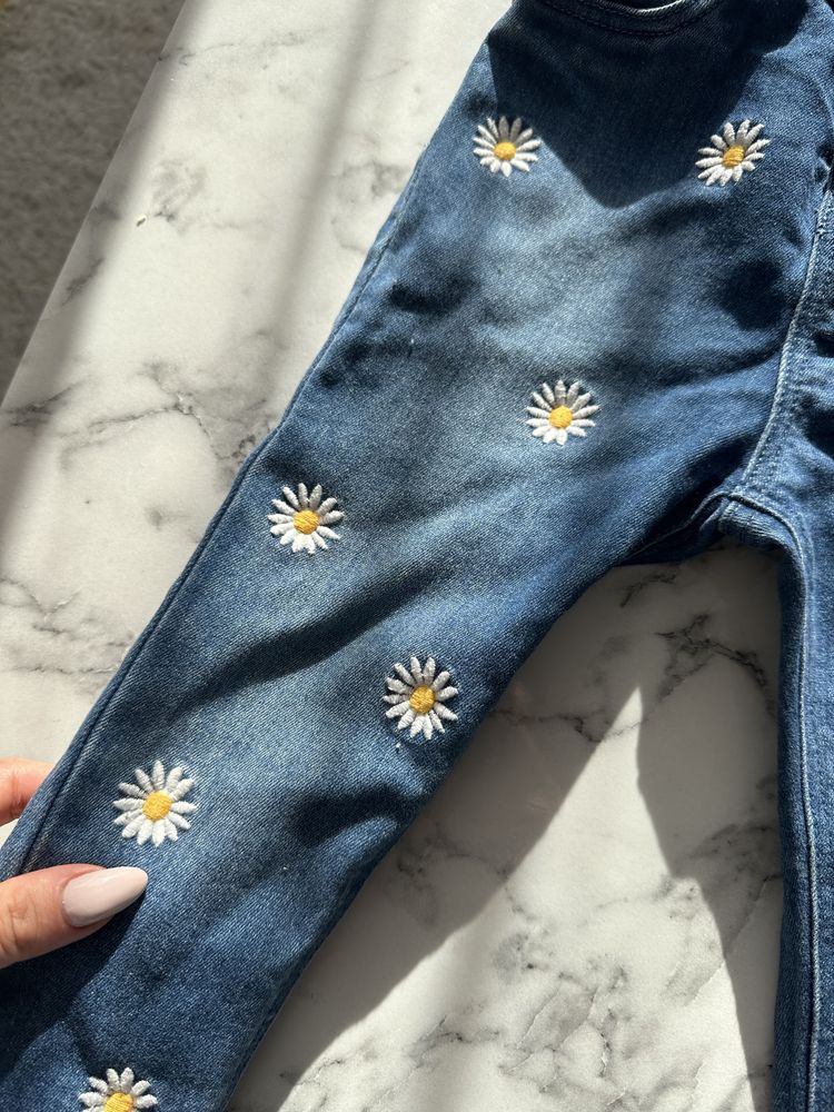 Jeansy spodnie rurki wiosna hm 92 stokrotki