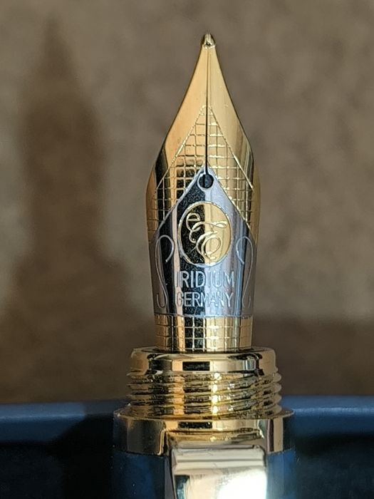 Caneta-tinteiro Memphis