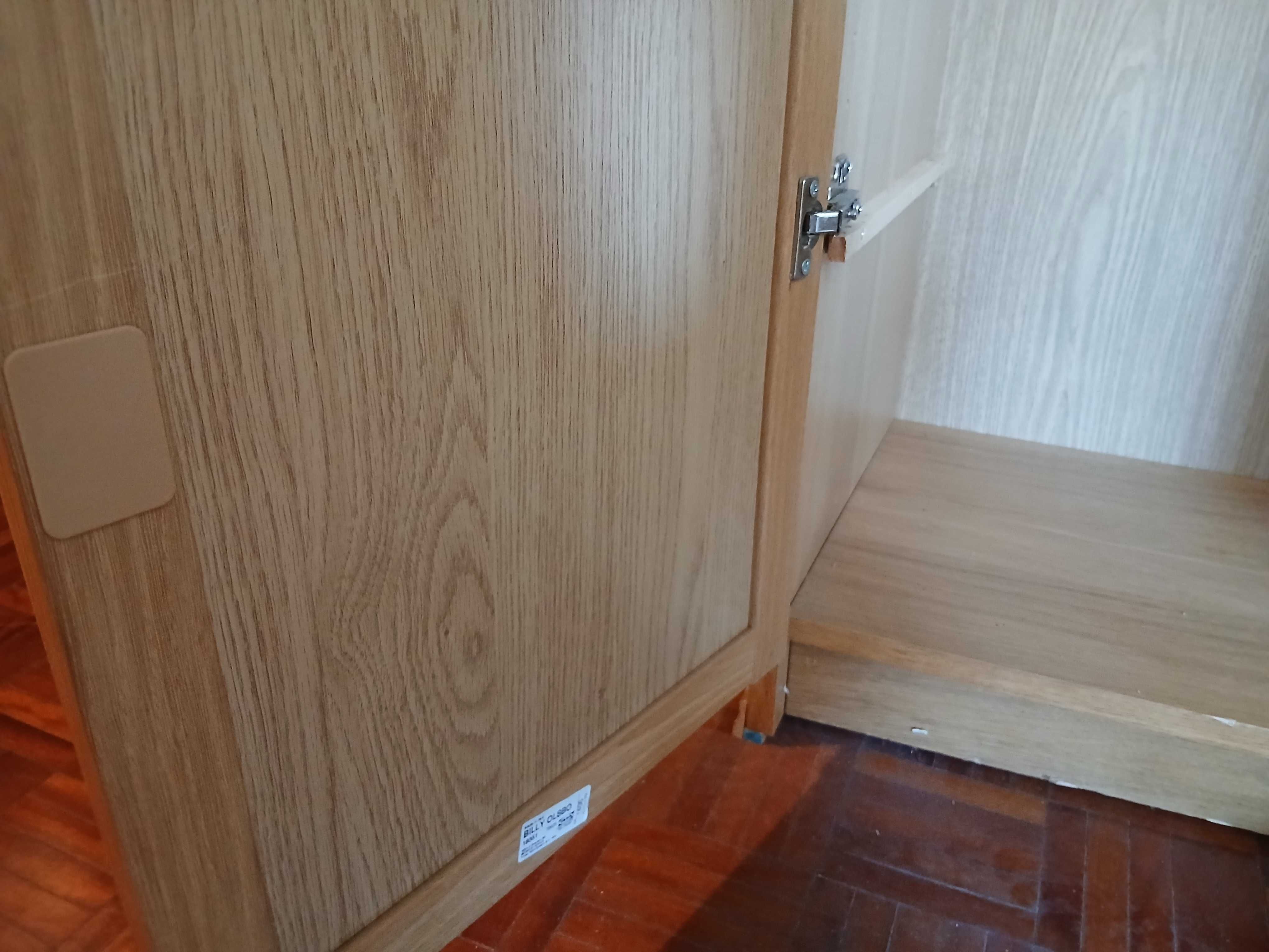 estante BILLY IKEA com vitrina