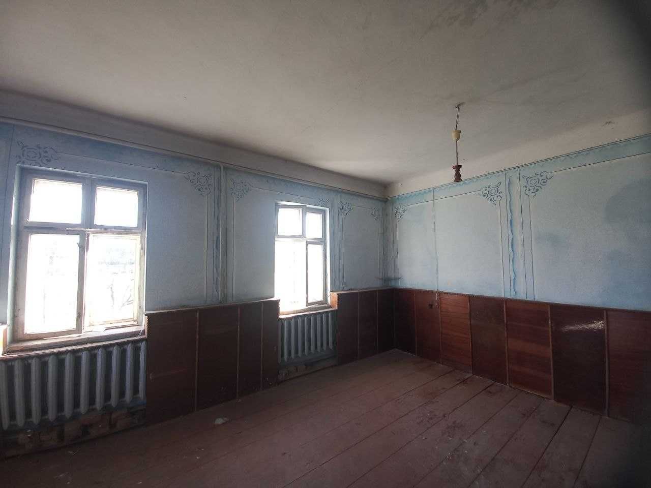 Продається будівля для комерційної та соціальної діяльності.