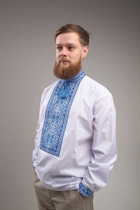 Чоловіча вишиванка з синьою вишивнкою