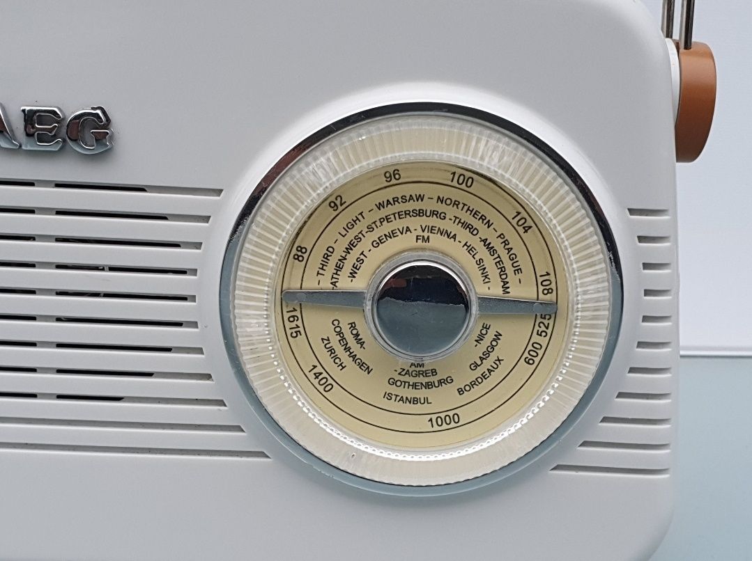 AEG Radio tranzystorowe w stylu retro