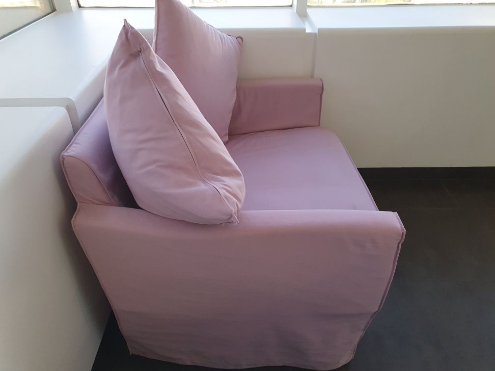 2 sofás IKEA cor de rosa