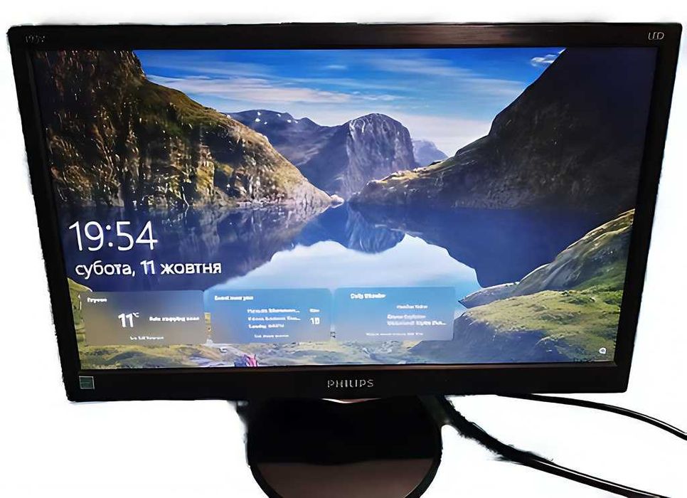 Монітор 18.5" Philips 193V5 + VGA