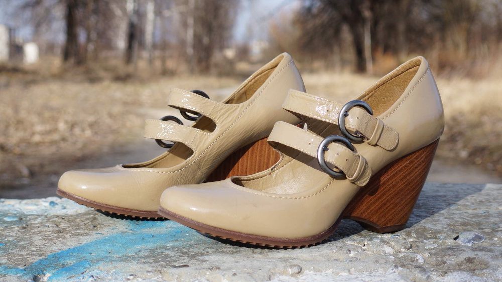 Шкіряні туфлі Clarks