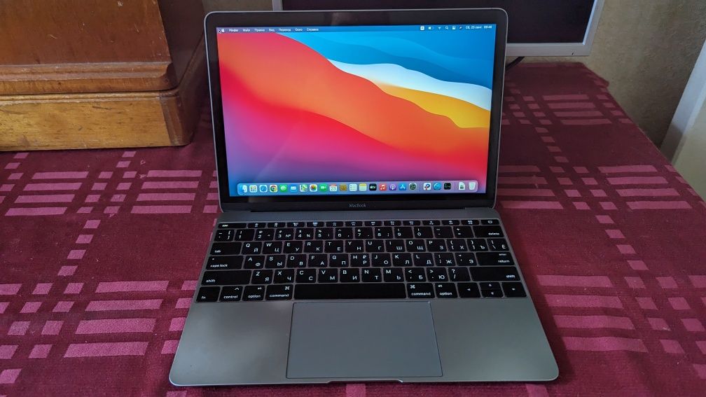 MacBook 12  2015.  8\256