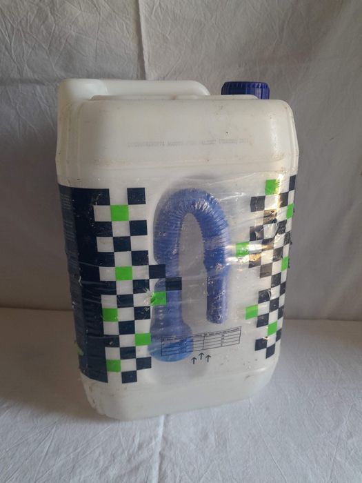 Balde de esmalte não está furado.