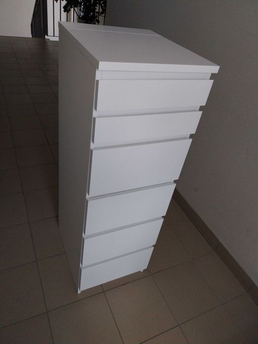 Komoda Ikea z szufladami i lustrem