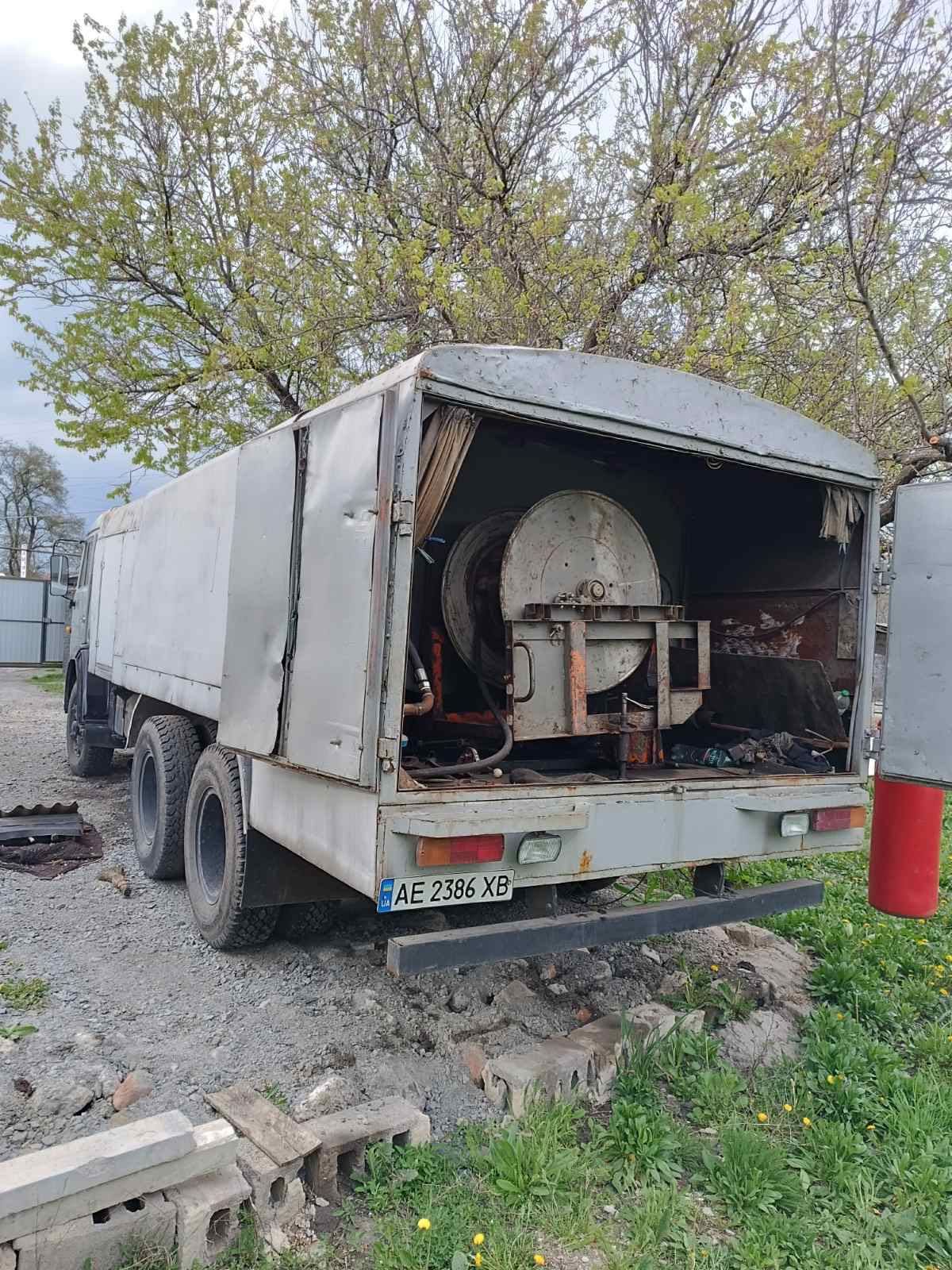 Чистка засоров в канализационных трубах, аварийная служба, сантехник