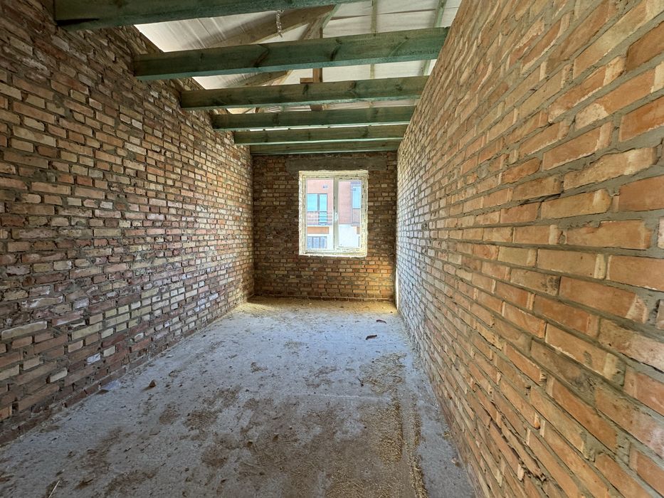 Продам котедж з комунікаціями за Райським садом