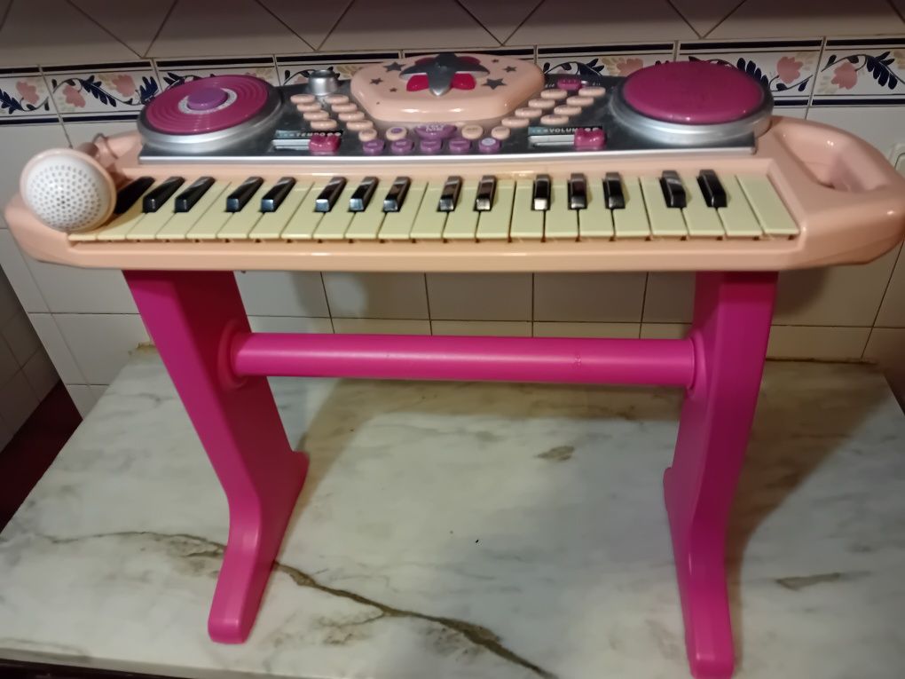 Piano Infantil a Pilhas