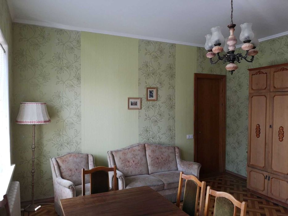 Продається  3-кімнатна квартира по вул. Л.Українки