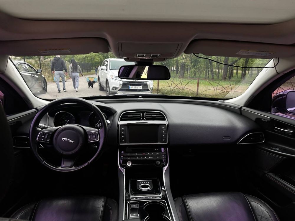 Срочно продам Jaguar xe 2.0 дизель 180 лс