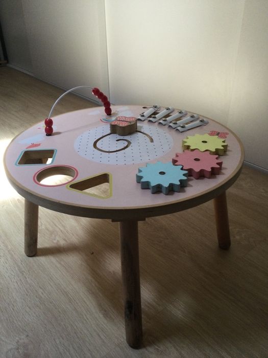 Mesa de Actividades de Criança