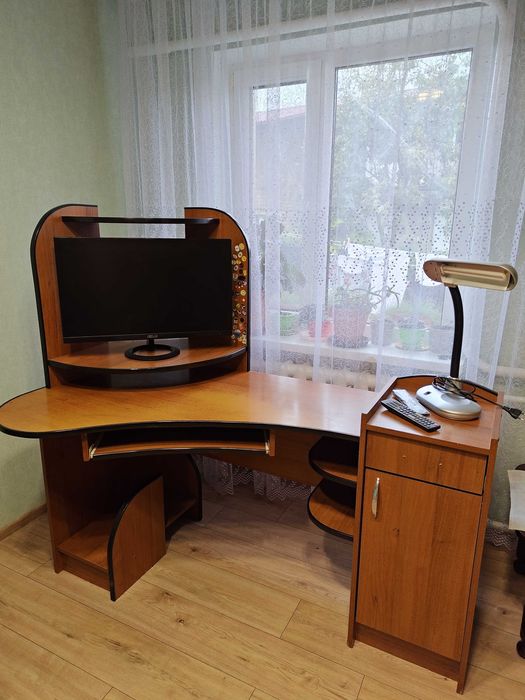 Стіл для комп'ютера
