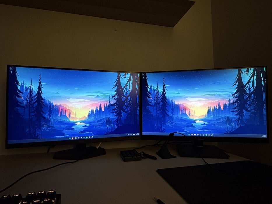 2 monitory 27 cali, jeden AOC 2k 180hz a drugi IIYAMA fullhd 75hz
