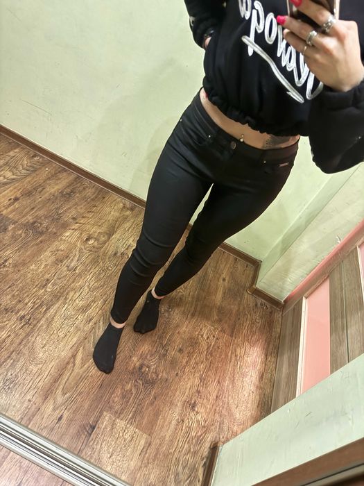 Spodnie woskowane, skórzane, skinny, czarne, rurki, Stradivarius, M