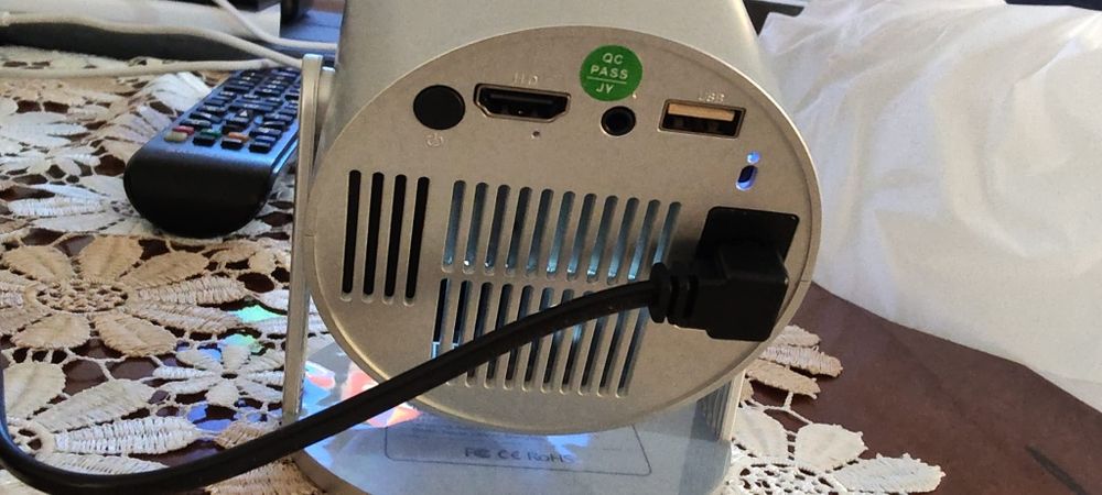 Projektor multimedialny Android, Wi-Fi, bluetooth.Nowy