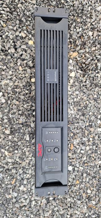 Smart UPS 1500 APC SUA1500RMI2U z kartą sieciową.