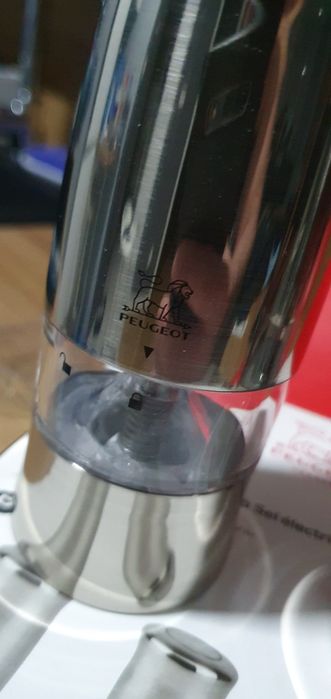 Zestaw młynków elektrycznych do soli i pieprzu Zeli Srebrny Peugeot

Z