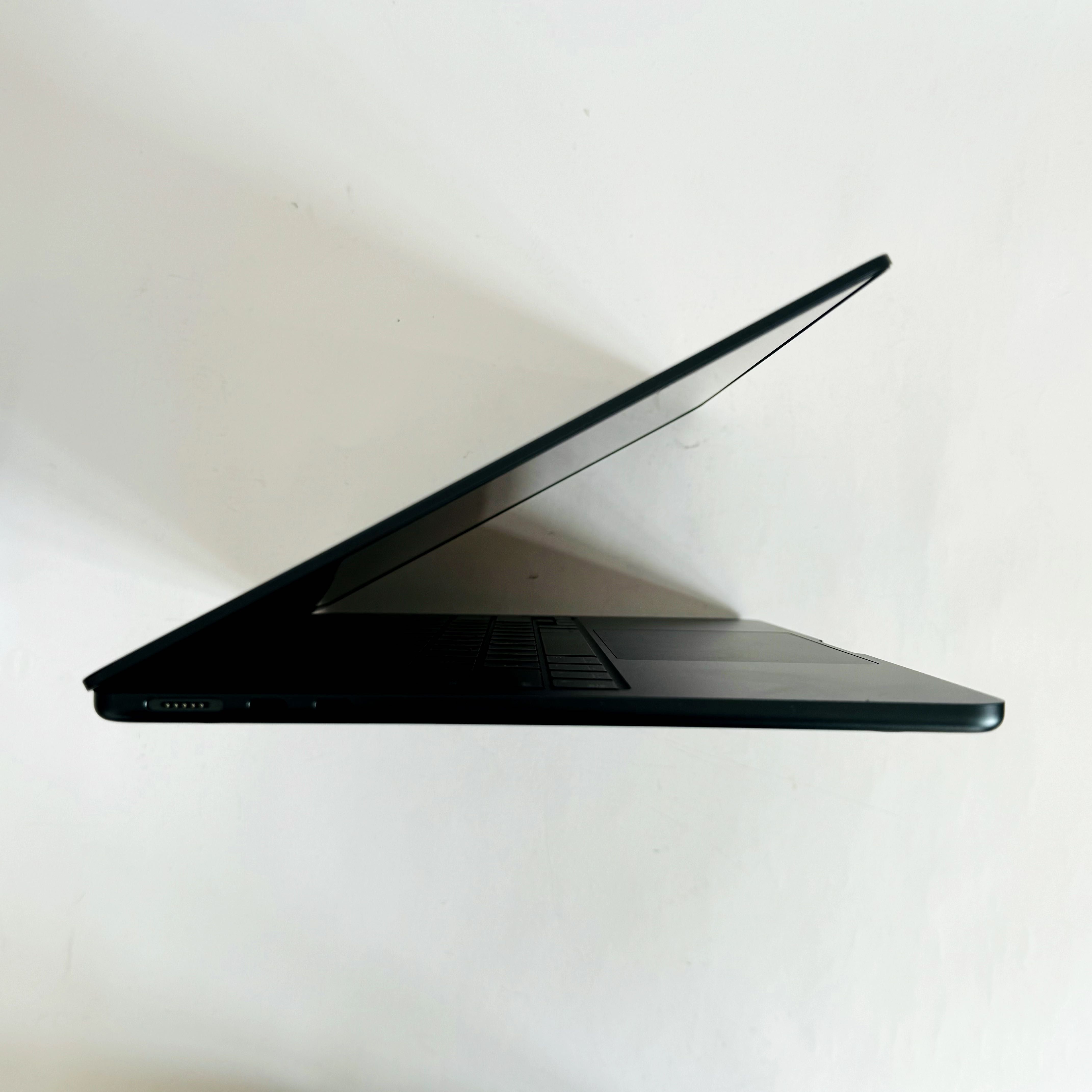 MacBook Air 13' M3 8/256 Midnight