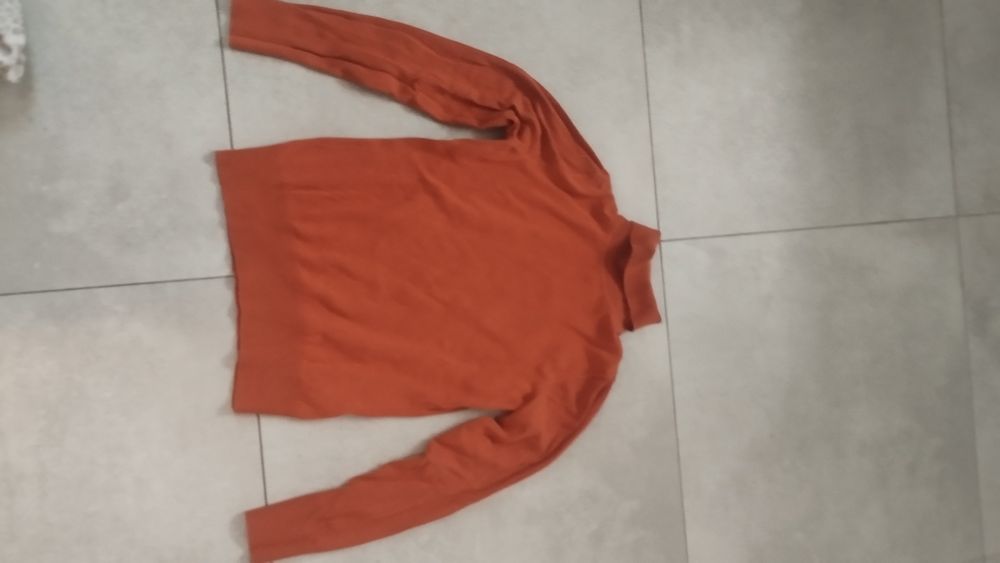 Golf z metki XS pasuje też na s